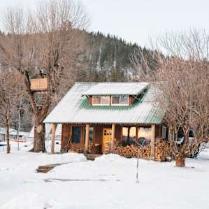 When it snows, it snows! Within just a night, the whole farm turned into a winter wonderland, filled with soft, powdery snow.