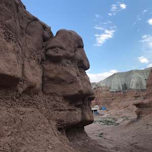 So many faces! đź—żđź—żđź—ż