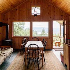 First glimpse at the cabin's interior. The cabin is one large room centered around the dining table.