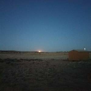 The sky was clear, and there was a gorgeous view of the moon.