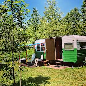 UPSCALE CAMPING IN TIPI AND CAMPER