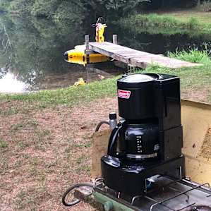Nothing better than fresh hot coffee between a fire and the water!! 💜
