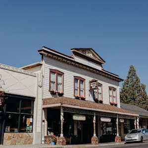 Mariposa (cute nearby town).