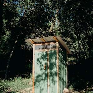 The handy out house.