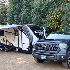Madrone Tree Hill - RV Hilltop