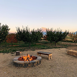 lovely firepit area looking out to Mt. Shasta and a tiny moon!