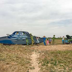 Roswell = UFO kitsch. Find the real alien in the photo!