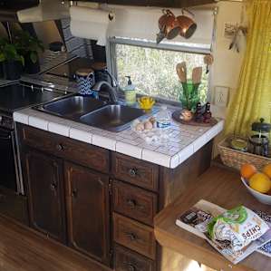 Sunset Hideaway 1974 offgrid Avion