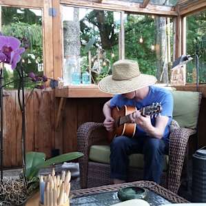 Peaceful setting for some pickin.