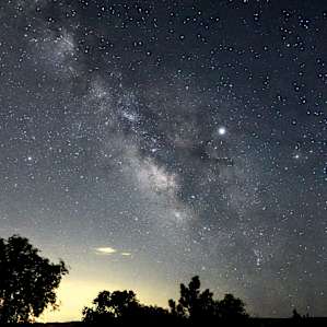 A long exposure of the milky way from our campsite on the farm. Could see it with the naked eye as well.