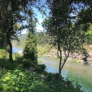 Scenic Smith River Retreat
