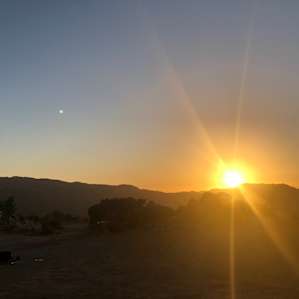 Sunset Hideaway 1974 offgrid Avion