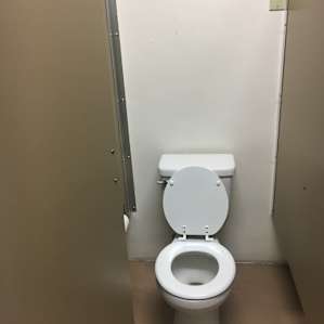Clean flush toilets in stalls. Two minute walk from campsite