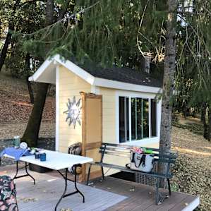 Cutie cabin with the bed. Table comes with the property.