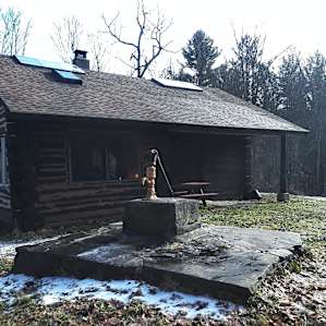 Round Top Retreat, rustic cabin