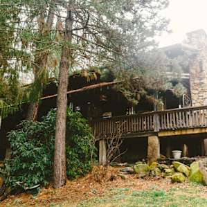 This is Oenita's house. This is where you will park your car.
