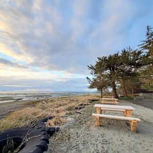 Picnic table