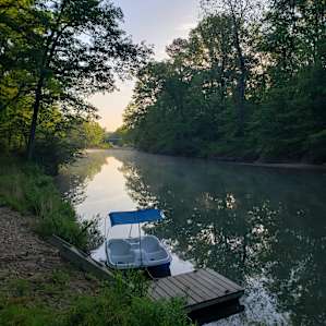 Private River- Kayaks & Bathhouse!