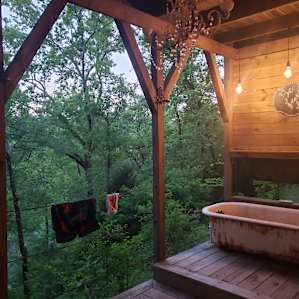 Private River- Kayaks & Bathhouse!