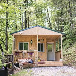 The main office at the entrance of Shoestring Creek Campground. Rhonda and her family were the sweetest camp hosts. When you check in be sure to mark where you're coming from on their world map!