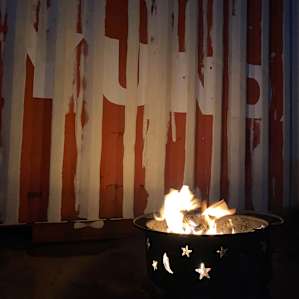 Fire pit and wind-blocking crate