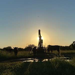 Amazing sunsets, featuring an old oil rig
