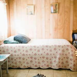 Second bedroom with a second queen bed.