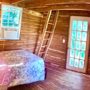Annex/2nd bedroom accessible from the deck without walking through the main yurt.