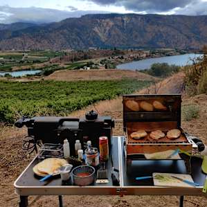 Beautiful view over the lookout and flat for a table with plenty of room to setup tables and chairs