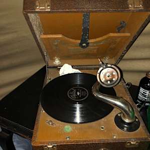 Columbia Harmony Junior, wind-up 78 rpm. Circa @1925