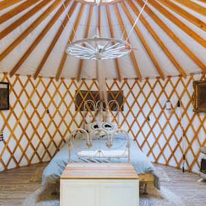 Off the grid luxury right here with super soft ben linen and cool decoration!