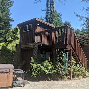 Tree House! Sun, Pool, Spa & Sauna