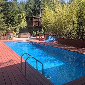 Tree House! Sun, Pool, Spa & Sauna