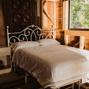 Orchard Cabin By the Lake