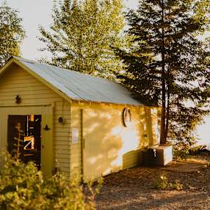 Orchard Cabin By the Lake