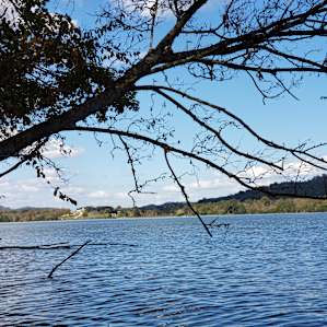 Camping or RV spot by the lake !