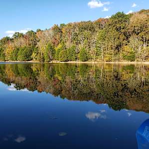 Camping or RV spot by the lake !