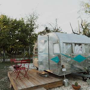 meet Annie O. and her quaint porch!