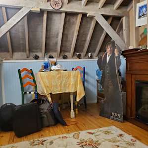 Cozy Hobbit House on Bainbridge