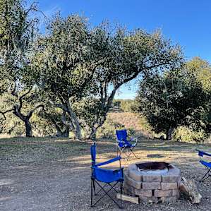Rolling Oak Hills w/ Mountain Views