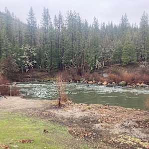 Quigleys Station Riverfront RV Park