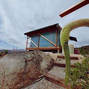 Off-grid Lodge in Remote Setting