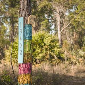 There's a nice welcoming sign pointing you to the right property