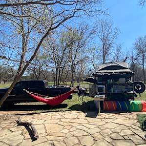 Bee Mountain Resort (Glamping)