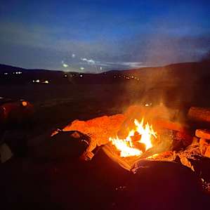 Beautiful night for a fire, loved the fire pit and all the available seating!