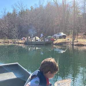 Available John boats, canoes, kayaks, and lice vests.