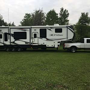 Private wooded dry camping/ RV site