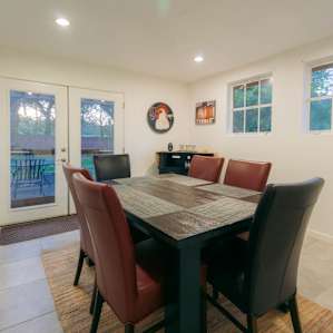 Very nice dining room.