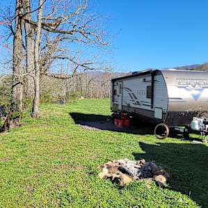 Mountain views on the river! Site 9