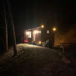 "Little Red" Tiny Home w/Hot Tub!!!